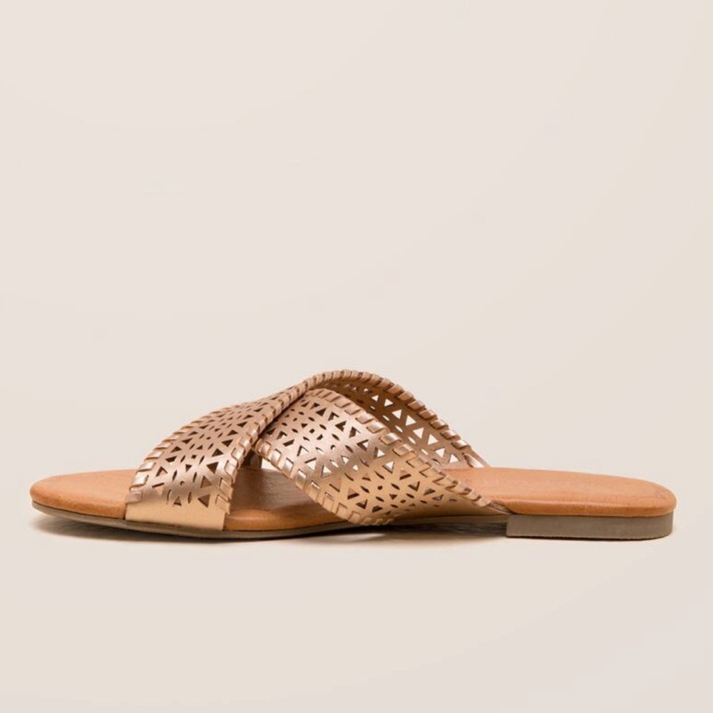 NIB Rose Gold Perforated Slide Sandal - Picture 4 of 5